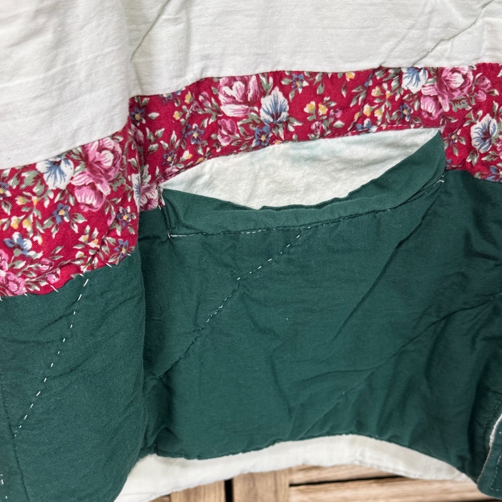 Patchwork Quilted Jacket with Floral Patterns Green White Red Pink Vintage M - Picture 4 of 11